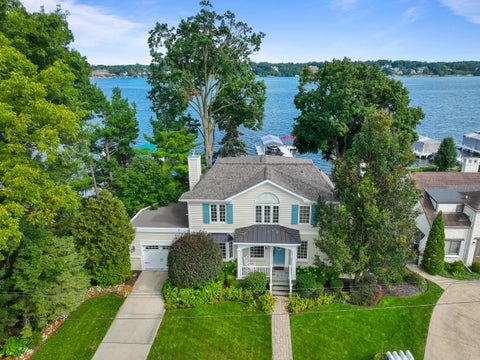 Photo of 1530 Lake Shore Dr, Lake Geneva, WI 53147 (MLS # 1979354)