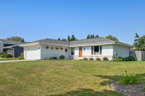 Photo of 8465 S Woodvale Dr, Oak Creek, WI 53154 (MLS # 1927003)