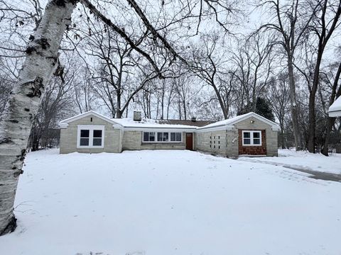 5686 N River Forest Dr, Glendale, WI 53209 - #: 1945978