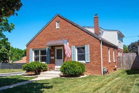 Photo of 2802 S 47th St, Milwaukee, WI 53219 (MLS # 1965646)