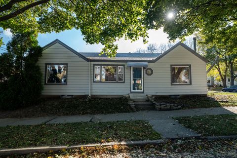 Photo of 2900 S Clement Ave, Milwaukee, WI 53207 (MLS # 1941320) Photo of 2900 S Clement Ave, Milwaukee, WI 53207 (MLS # 1941320)