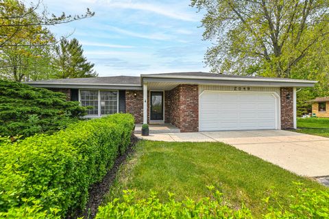 Photo of 2049 W Glen Oaks Ln, Mequon, WI 53092 (MLS # 1919827)