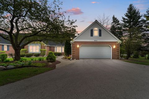 Photo of 2613 W Lake Vista Ct, Mequon, WI 53092 (MLS # 1918254)