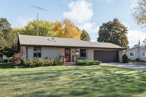 Photo of 1117 Circle Dr W, Beaver Dam, WI 53916 (MLS # 1941570)