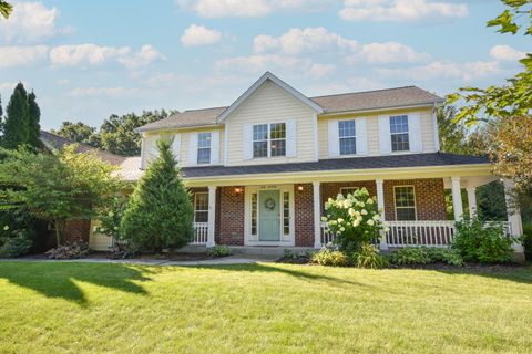 Photo of N52W17267 Ridgewood Dr, Menomonee Falls, WI 53051 (MLS # 1933539)