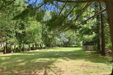 Photo of W376S5156 E Pretty Lake Rd, Ottawa, WI 53118 (MLS # 1969908)
