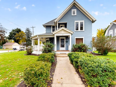 Photo of 124 S Jefferson St, Waterford, WI 53185 (MLS # 1985233)