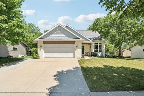Photo of 32 Hidden Creek Vw, Hartford, WI 53027 (MLS # 1964877)