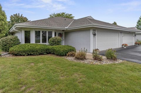 Photo of 7312 W Mequon Square Dr, Mequon, WI 53092 (MLS # 1934350)