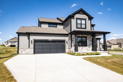 Photo of W206N5693 Muirfield Dr, Menomonee Falls, WI 53051 (MLS # 1972914)