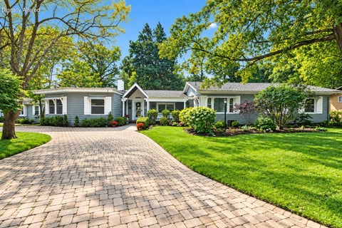 Photo of 435 Forest Dr, Fontana, WI 53125 (MLS # 1980904)