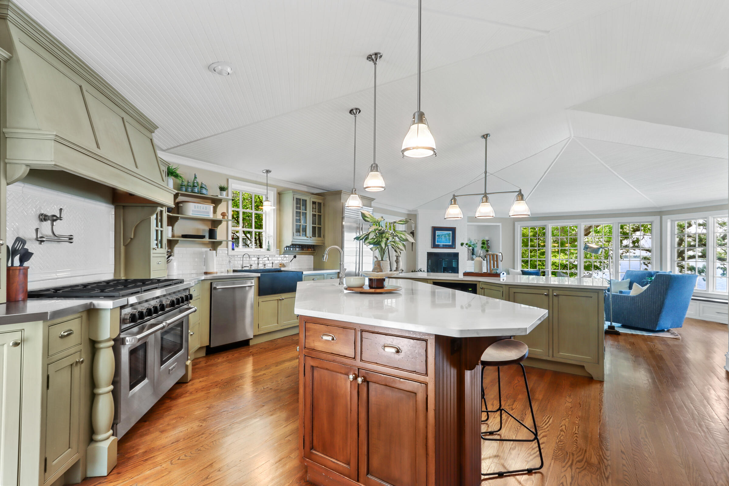 1809 South Shore Dr