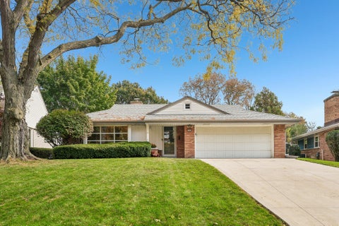 Photo of 7824 Saint Anne Ct, Wauwatosa, WI 53213 (MLS # 1986540)