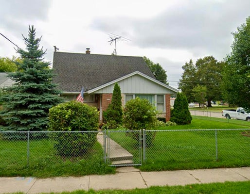 9215 W SWAN CIR, MILWAUKEE, WI 53225 - Image ef49c7af2e3aca8895022e1d9f37b4e8/2658510977