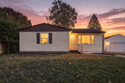 Photo of 2117 38th St, Kenosha, WI 53140 (MLS # 1986825)
