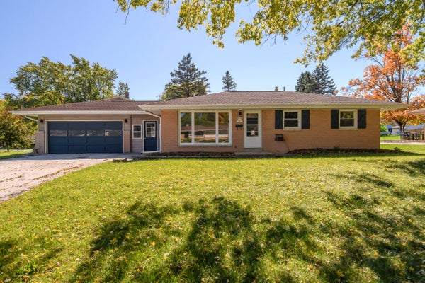 N87W17919 QUEENSWAY, MENOMONEE FALLS, WI 53051 - Image ef6f45a4269e084d0ca606f1fee044ae/2236636593