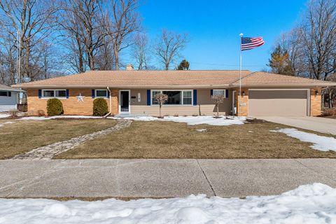 Photo of 2224 Markham St, Manitowoc, WI 54220 (MLS # 1955236)