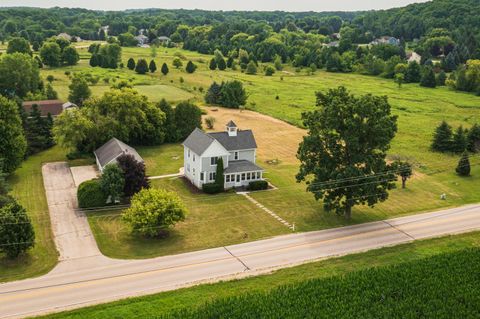 Photo of 626 Hillside Rd, Richfield, WI 53017 (MLS # 1956177)