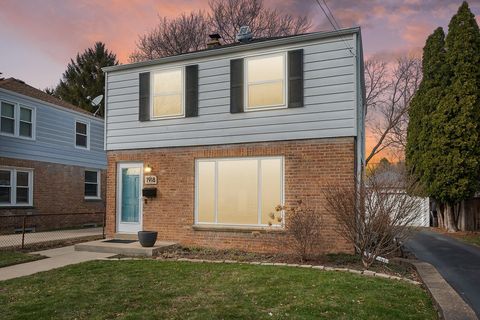 Photo of 1918 E Eden Pl, Saint Francis, WI 53235 (MLS # 1955374)