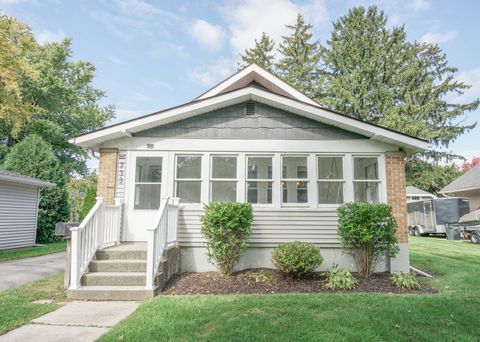 Photo of 733 Walker St, Lake Geneva, WI 53147 (MLS # 1939486)