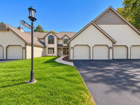 Photo of 3970 St Andrew Ct, Brookfield, WI 53045 (MLS # 1984187)