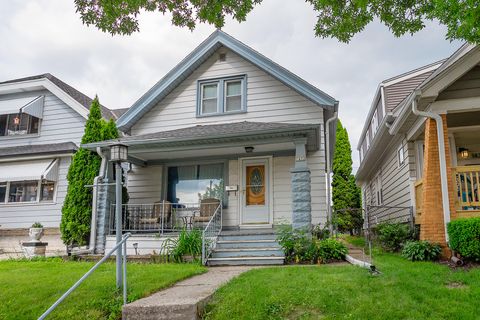 Photo of 1432 S 78th St, West Allis, WI 53214 (MLS # 1969291)
