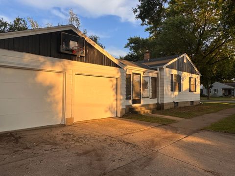 Photo of 2336 W Lawn Ave, Milwaukee, WI 53209 (MLS # 1947368)