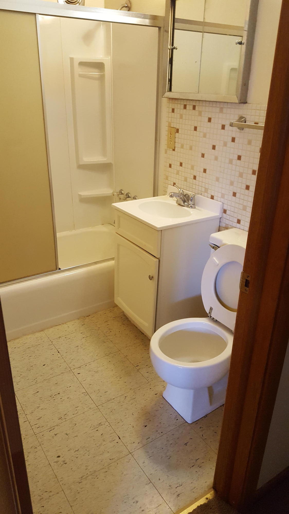 Milwaukee, Wisconsin 53225, United States, 3 Bedrooms Bedrooms, ,2 BathroomsBathrooms,Residential,Active,21857