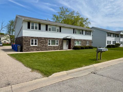 Photo of 1012 Meadow St, Watertown, WI 53094 (MLS # 1962430)