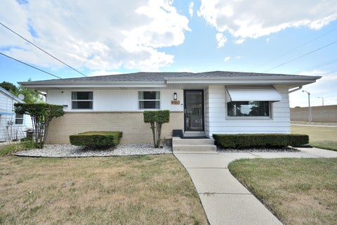 Photo of 4460 S 21 St, Milwaukee, WI 53221 (MLS # 1973448)