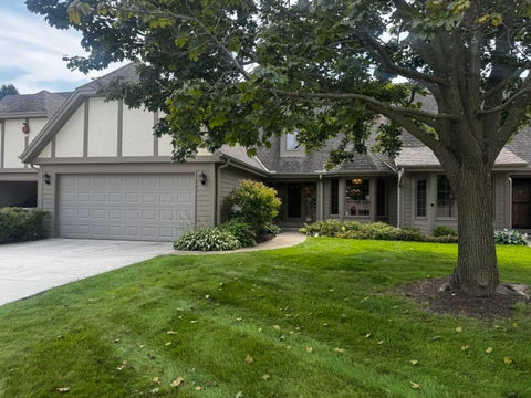 Photo of 665 Machenry Cir, Brookfield, WI 53045 (MLS # 1976280)