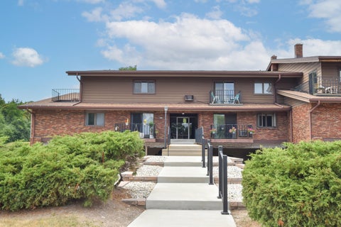 Photo of 3935 S 84th St, Greenfield, WI 53228 (MLS # 1978261)