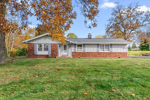 Photo of 5810 S Balmoral Dr, New Berlin, WI 53146 (MLS # 1941033) Photo of 5810 S Balmoral Dr, New Berlin, WI 53146 (MLS # 1941033)