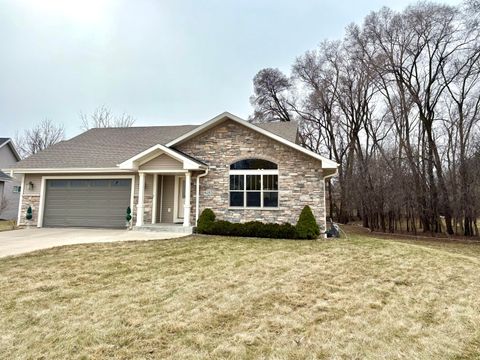 Photo of 6183 S 40th St, Greenfield, WI 53221 (MLS # 1953089)