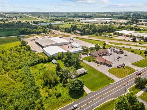 Photo of N168W21873 Main St, Jackson, WI 53037 (MLS # 1948701)