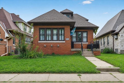 Photo of 4186 N 15th St, Milwaukee, WI 53209 (MLS # 1979338)