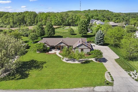 Photo of 6724 Horseshoe Trl, Burlington, WI 53105 (MLS # 1964659)
