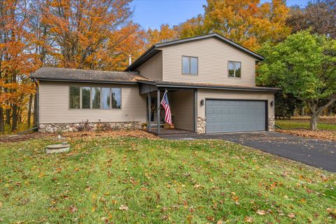 Photo of 3757 Kettle View Dr, Hartford, WI 53086 (MLS # 1940610)