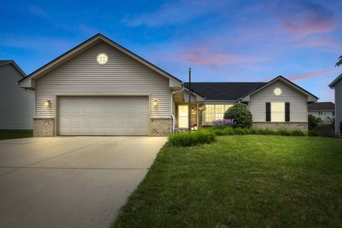 Photo of 516 E Randy Rd, Oak Creek, WI 53154 (MLS # 1922175)