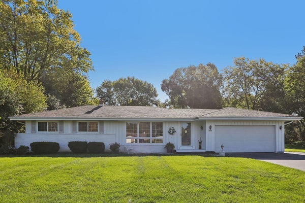 3250 BERMUDA BLVD, BROOKFIELD, WI 53045 - Image f0a2665c59cbbcc7d4de893f4b9eca0d/256348449