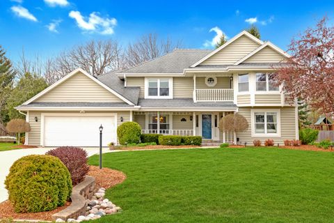 Photo of 10123 N Foxkirk Cir, Mequon, WI 53097 (MLS # 1916715)