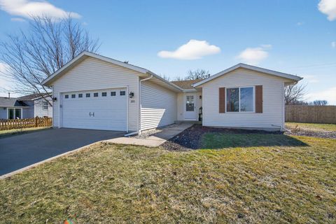 Photo of 355 Sunny Hill Dr, Elkhorn, WI 53121 (MLS # 1951877)