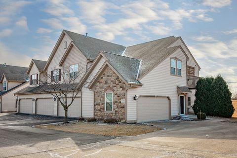 Photo of 8661 S Roxbury Way, Oak Creek, WI 53154 (MLS # 1906803)