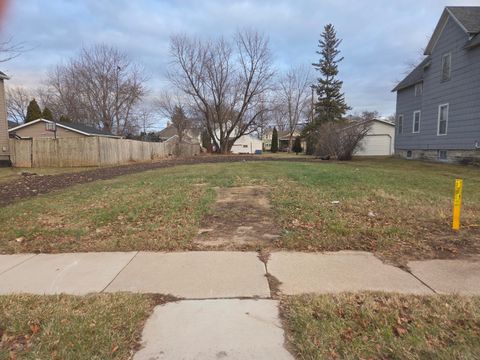 Photo of 93 S Bell St, Fond Du Lac, WI 54935 (MLS # 1948146)