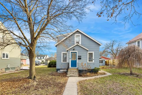 Photo of 2132 Jackson St, La Crosse, WI 54601 (MLS # 1953440)