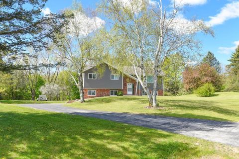 Photo of 4107 Scarborough Dr, Richfield, WI 53076 (MLS # 1962470)