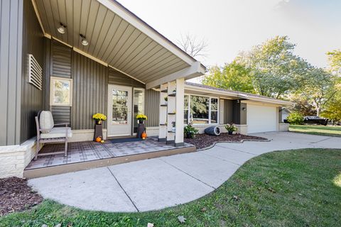 Photo of N28W26587 Miami Dr, Pewaukee, WI 53072 (MLS # 1940997)