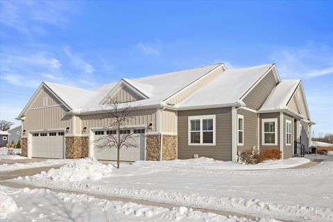 Photo of W252N6642 Aspen Ln, Sussex, WI 53089 (MLS # 1945345)