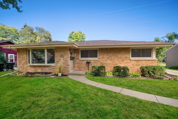 5444 N DEXTER AVE, GLENDALE, WI 53209 - Image f1f1c70bea020cc7af2f204183dd6715/788606840