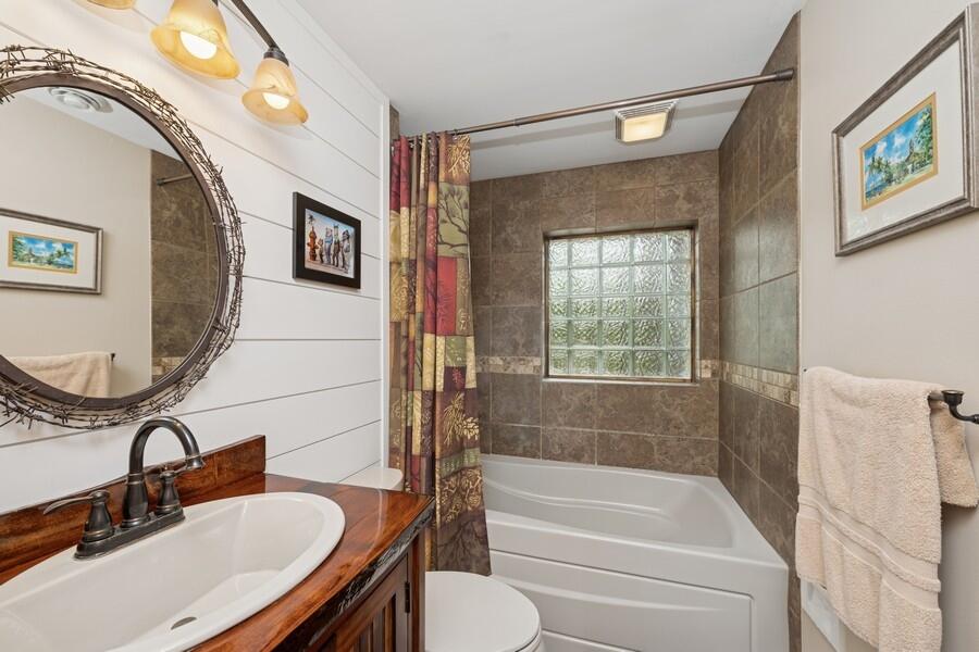 Linn, Wisconsin 53147, United States, 4 Bedrooms Bedrooms, ,2 BathroomsBathrooms,Residential,Active,146821